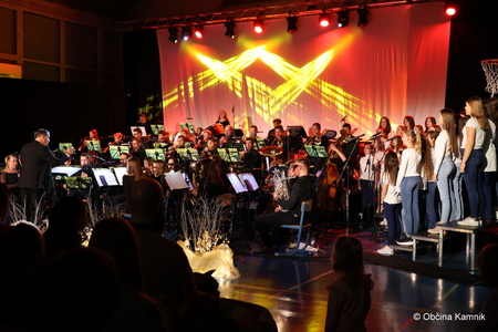 Melodije s filmskega platna in odra navdušile Tuhinjsko dolino (8)